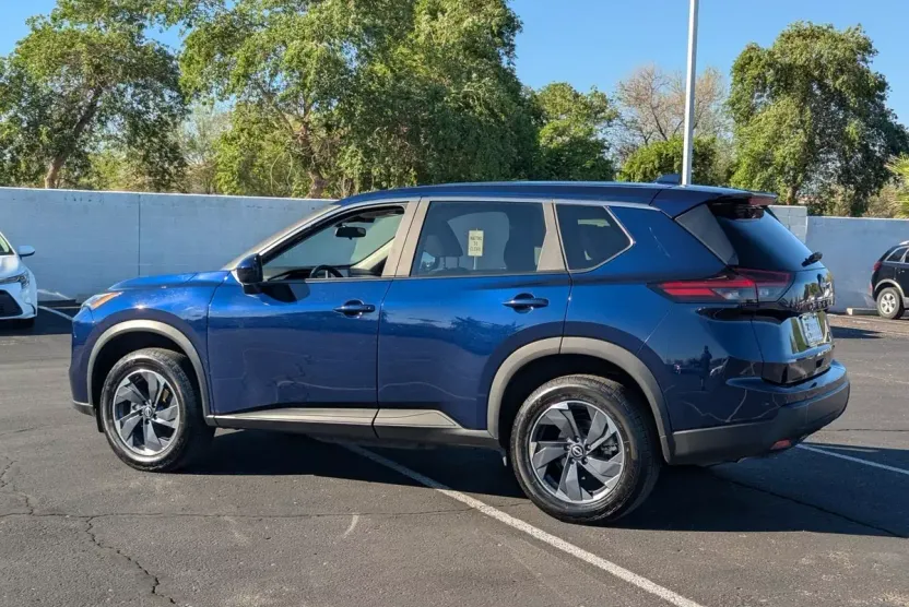 2024 Nissan Rogue SV photo 1