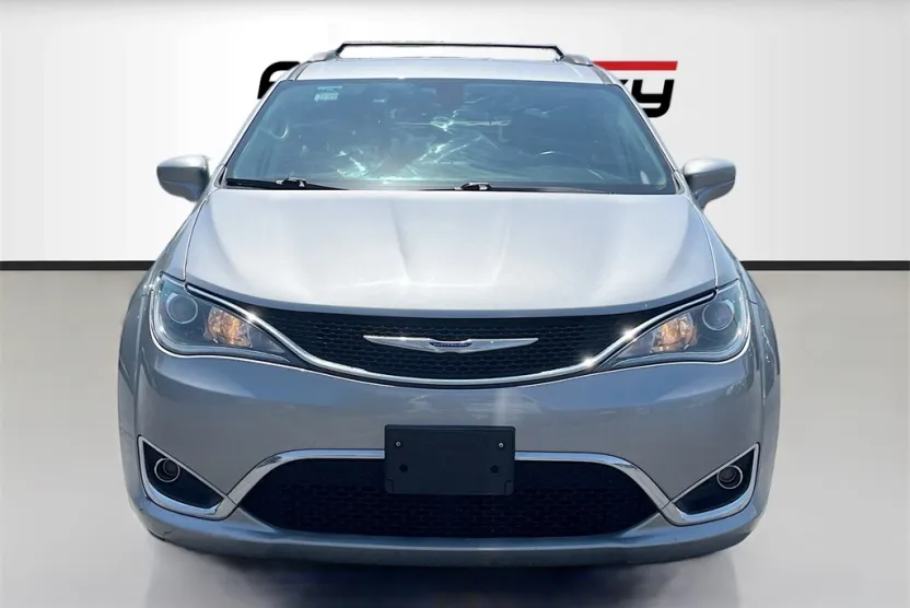 2018 Chrysler Pacifica Touring L photo 1