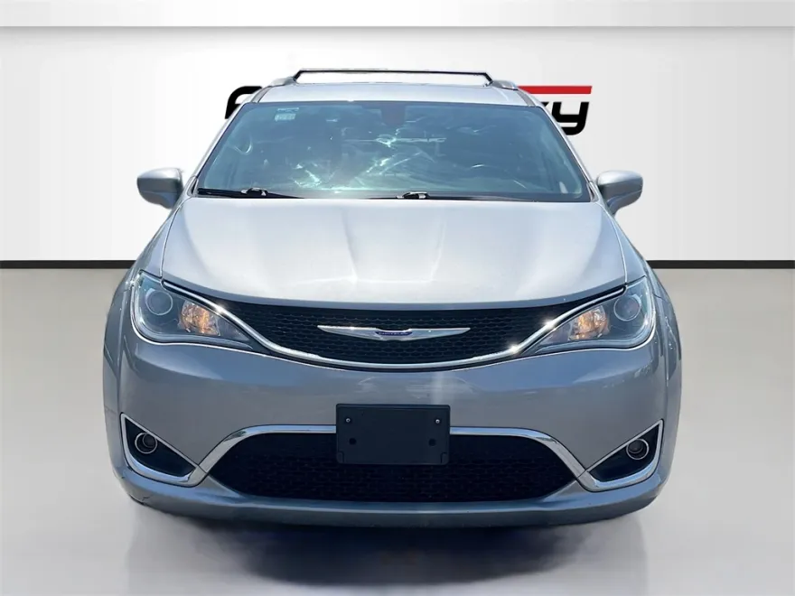 2018 Chrysler Pacifica Touring L photo 1