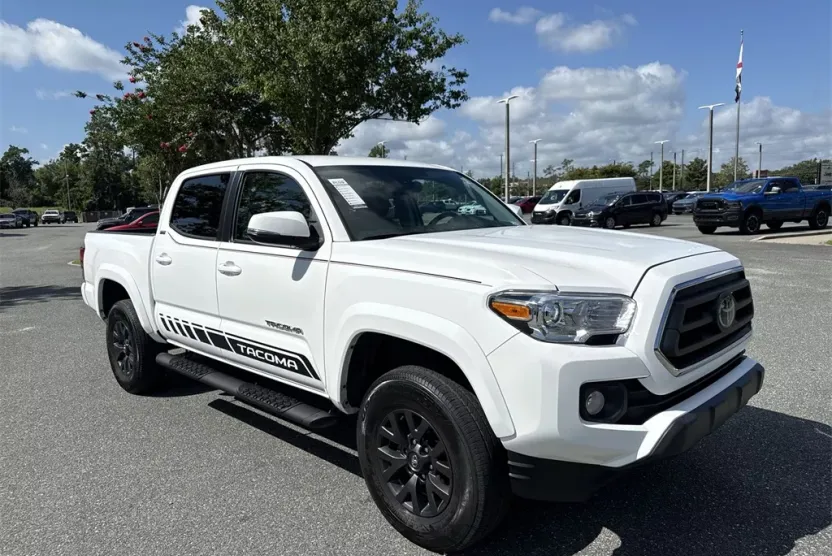 2023 Toyota Tacoma SR5 photo 1