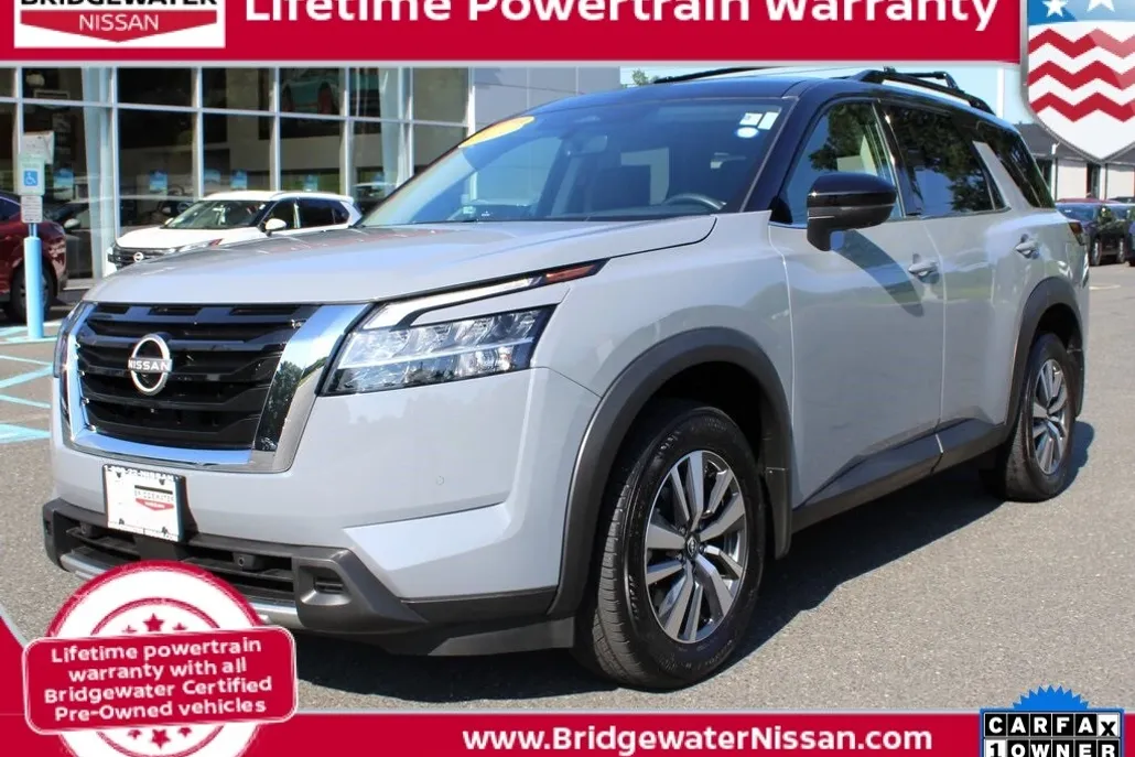 2024 Nissan Pathfinder SL photo 1