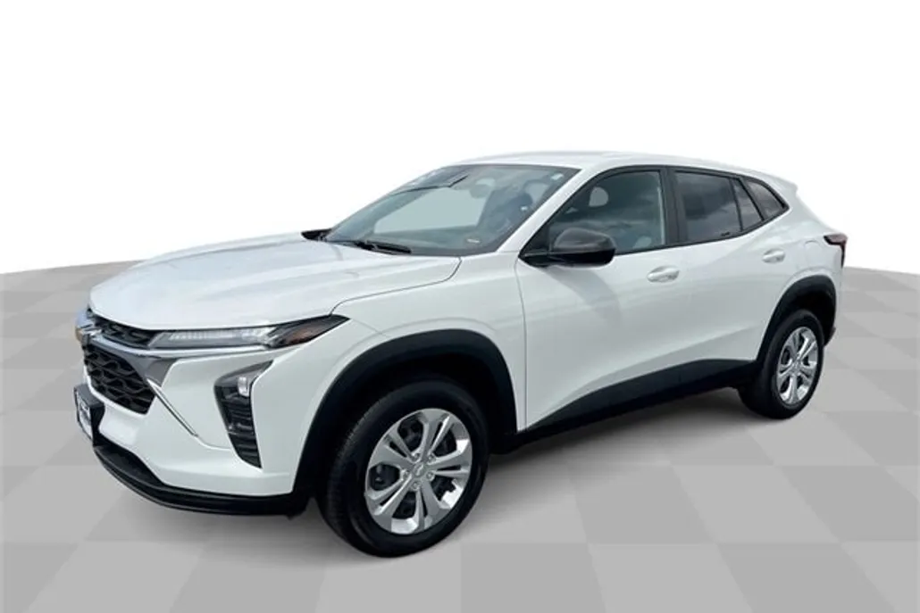 2025 Chevrolet Trax LS photo 1