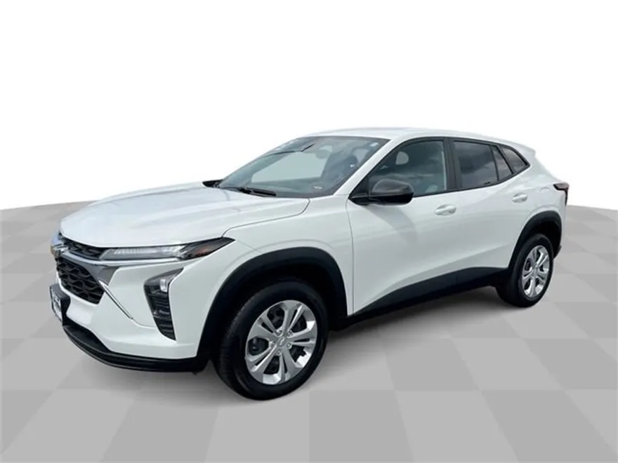 2025 Chevrolet Trax LS photo 1