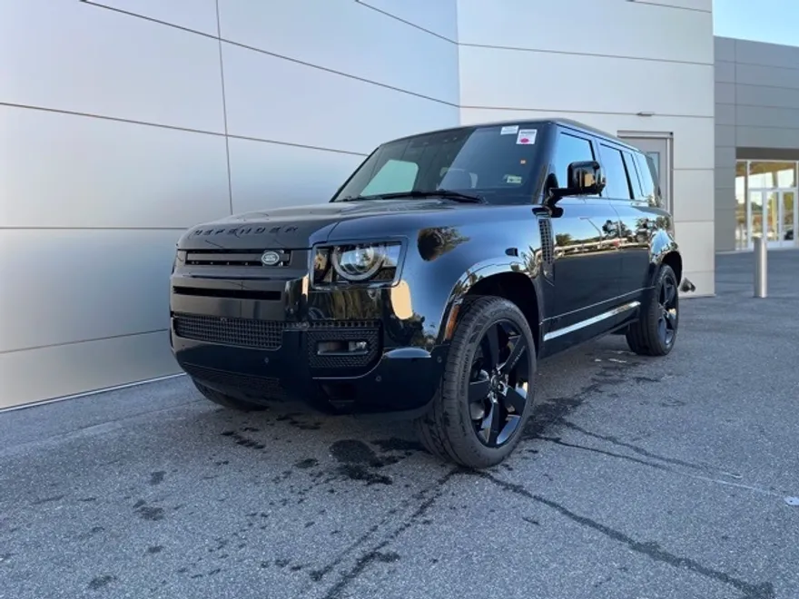 2025 Land Rover Defender 110 V8 photo 1