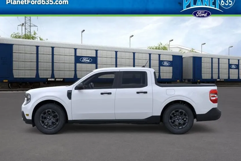 2025 Ford Maverick XLT photo 1