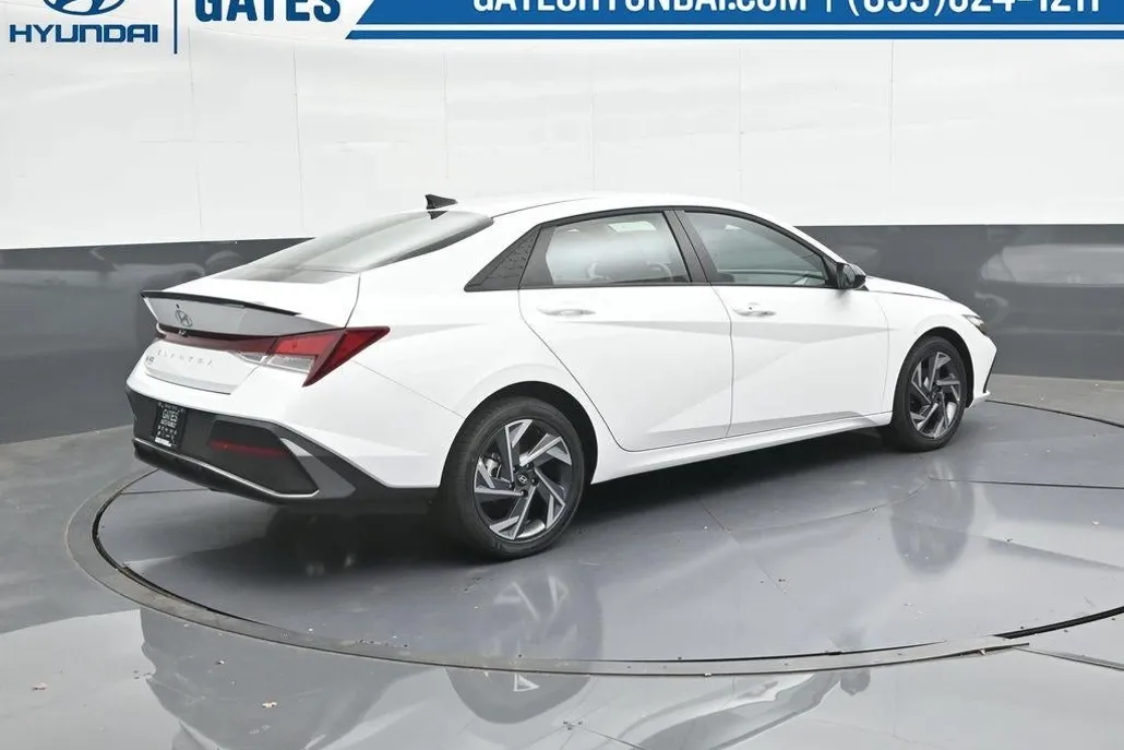 2025 Hyundai Elantra SEL Sport photo 1