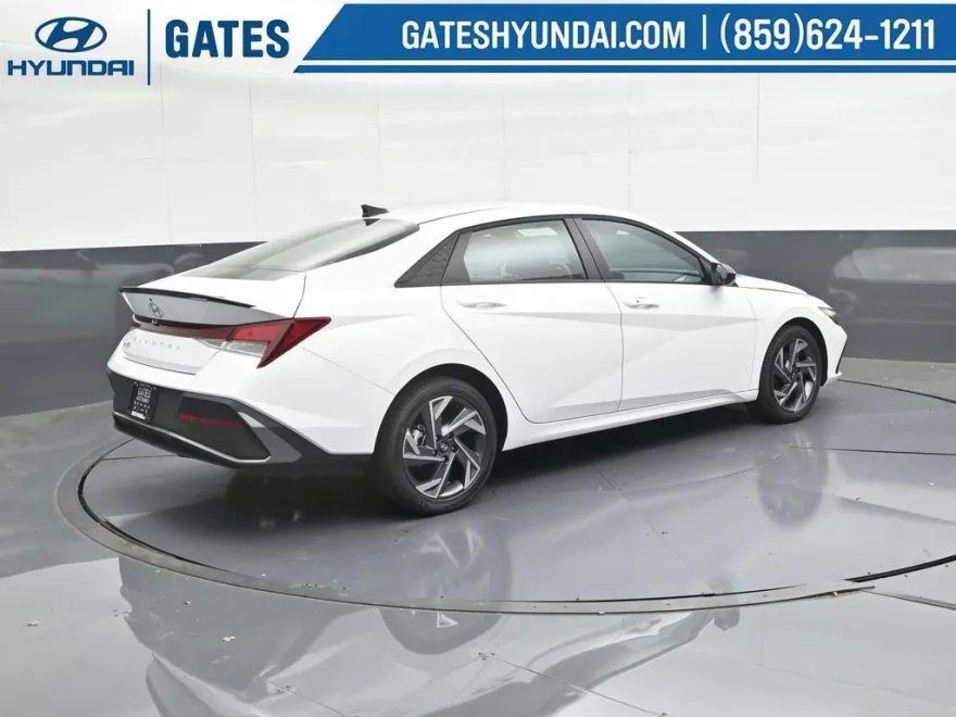 2025 Hyundai Elantra SEL Sport photo 1