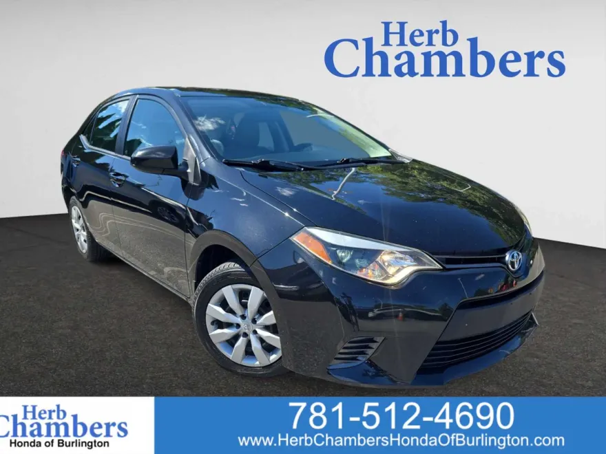 2015 Toyota Corolla LE photo 1