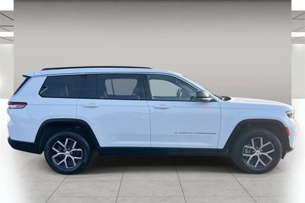 2024 Jeep Grand Cherokee Limited photo 1