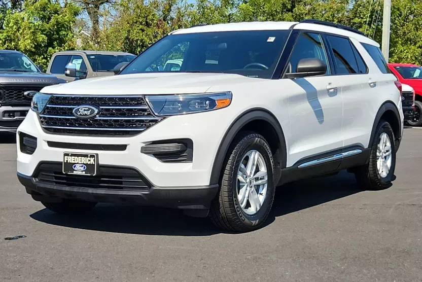 2020 Ford Explorer XLT photo 1