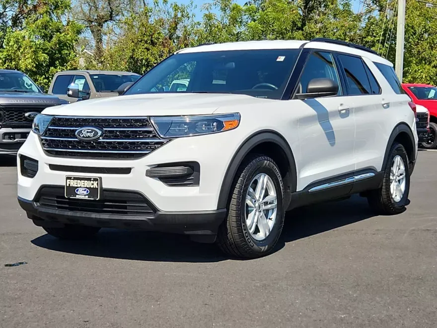 2020 Ford Explorer XLT photo 1