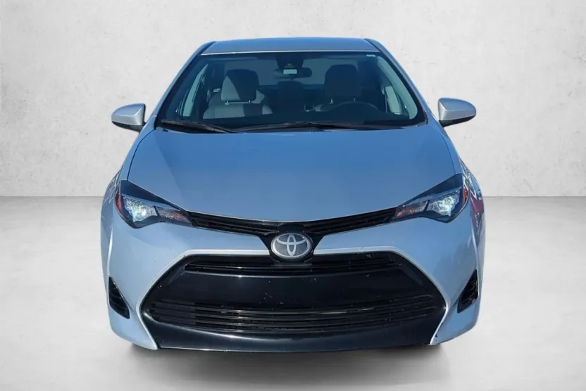 2017 Toyota Corolla LE photo 1