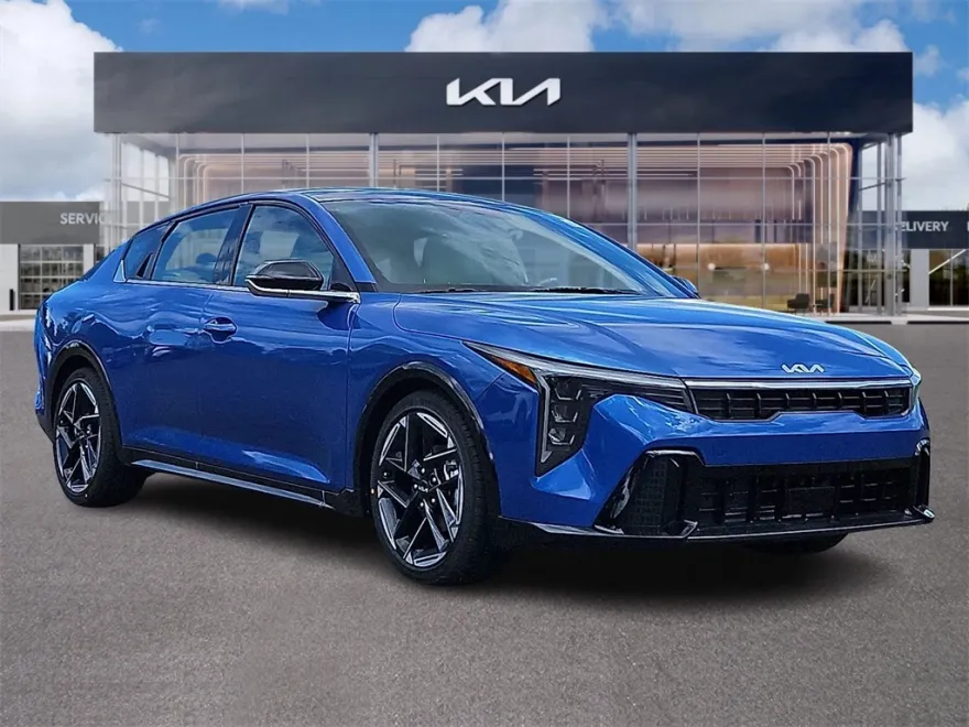 2025 Kia K4 GT-Line photo 1