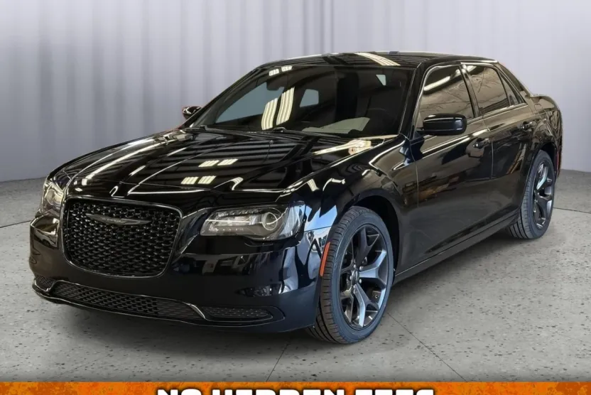 2022 Chrysler 300 Touring photo 1