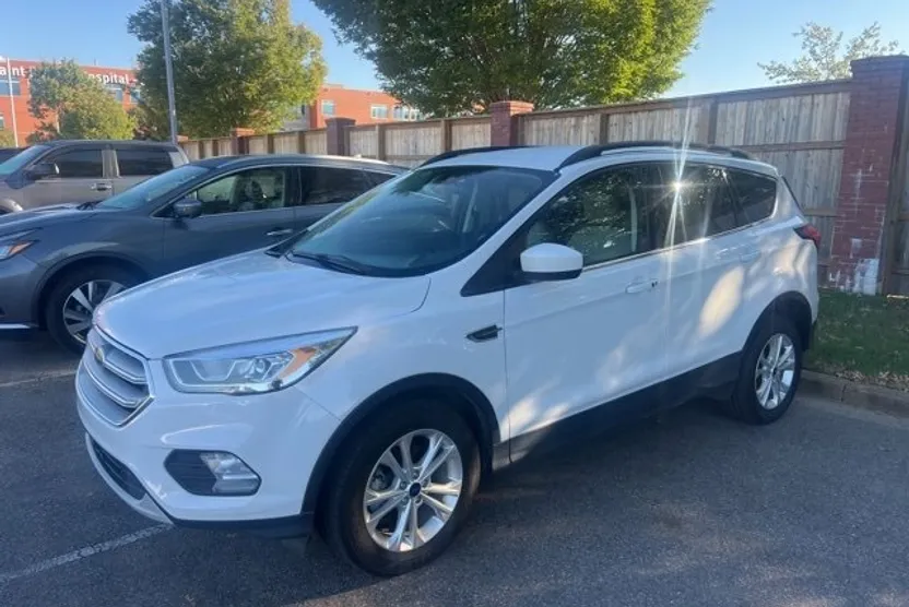 2019 Ford Escape SEL photo 1