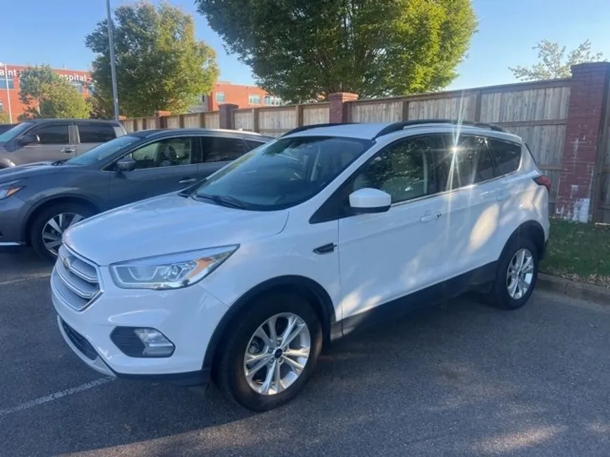 2019 Ford Escape SEL photo 1