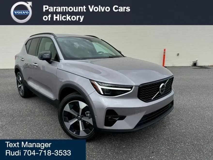 2026 Volvo XC40 Plus photo 1