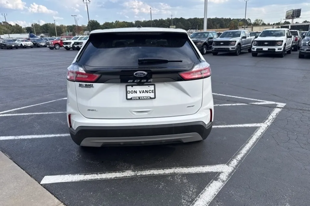 2024 Ford Edge SEL photo 1