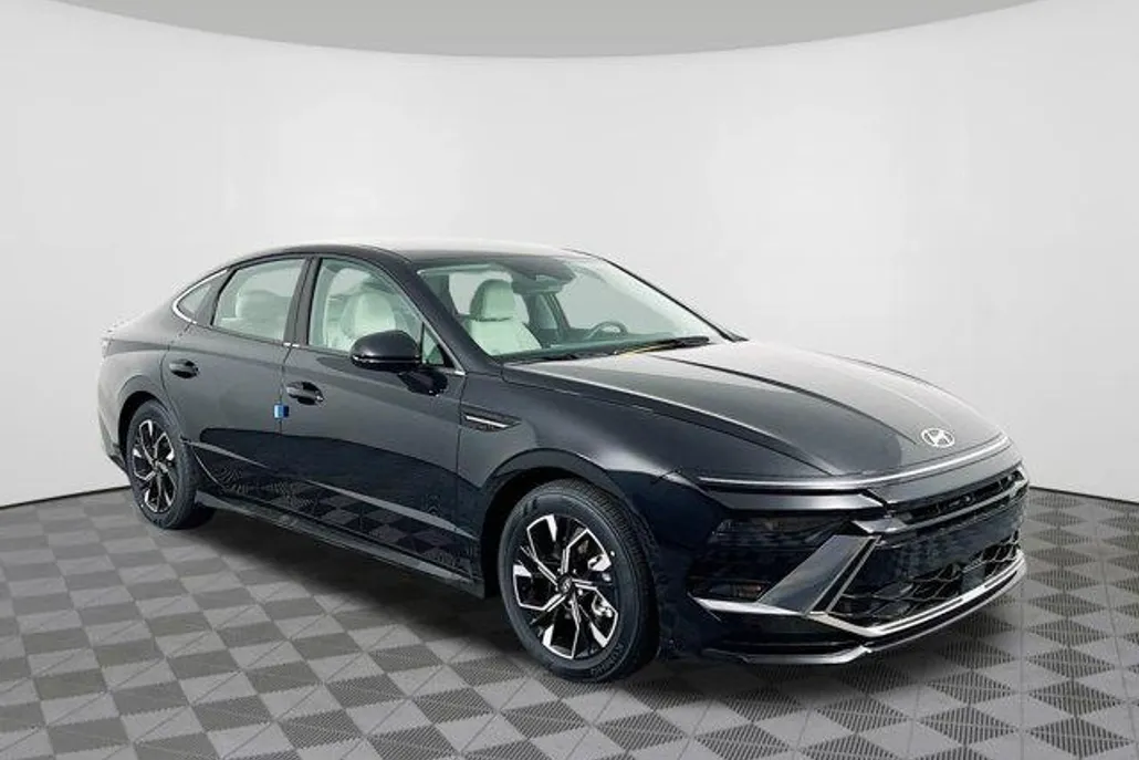 2025 Hyundai Sonata SEL photo 1