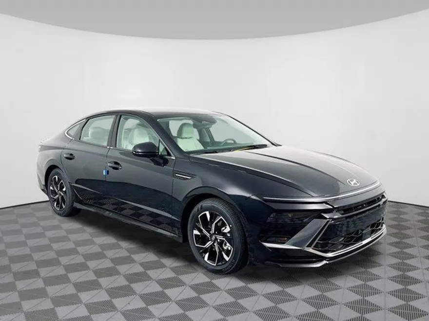2025 Hyundai Sonata SEL photo 1