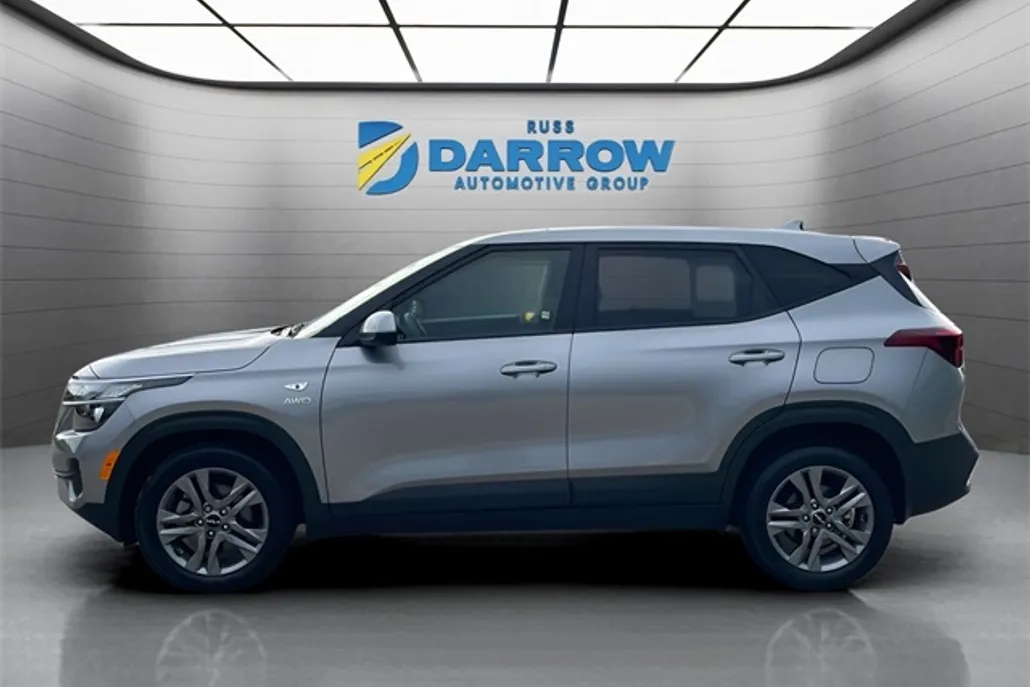 2023 Kia Seltos LX photo 1