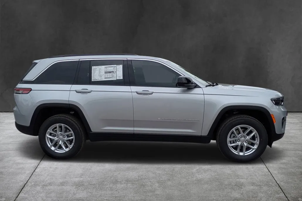 2025 Jeep Grand Cherokee Laredo X photo 1