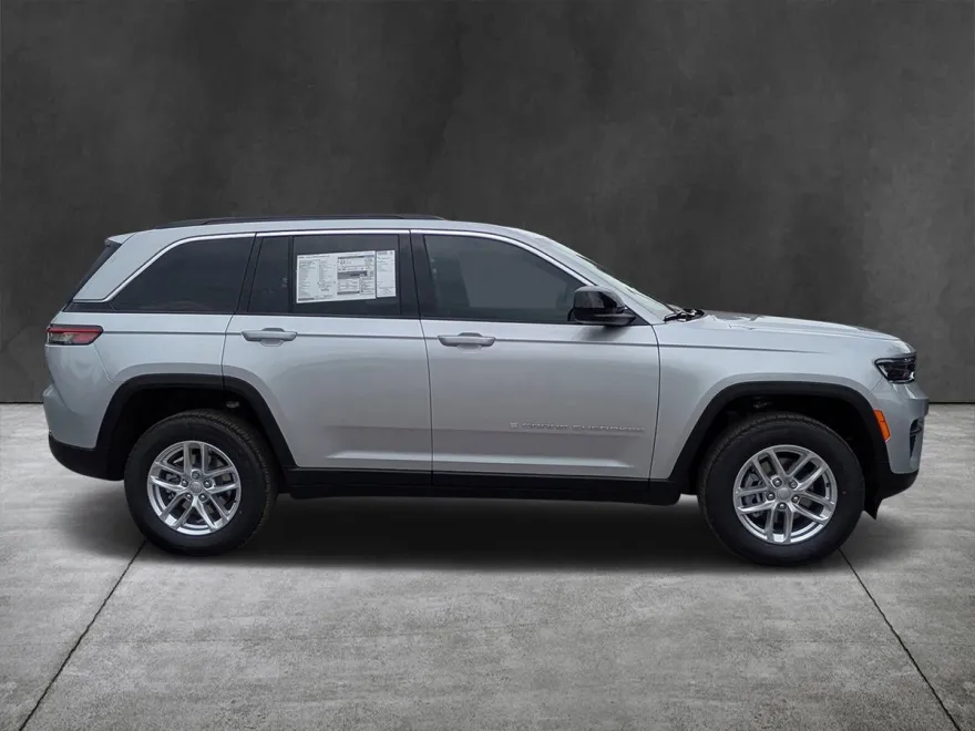 2025 Jeep Grand Cherokee Laredo X photo 1