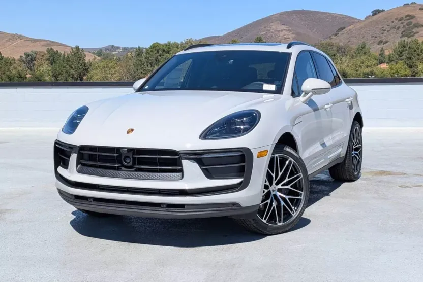 2025 Porsche Macan T photo 1