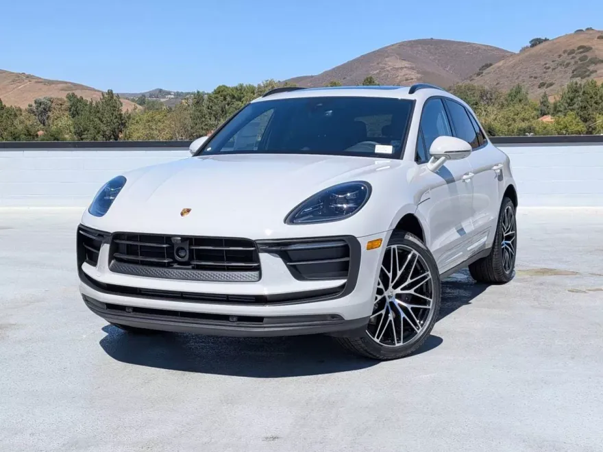 2025 Porsche Macan T photo 1