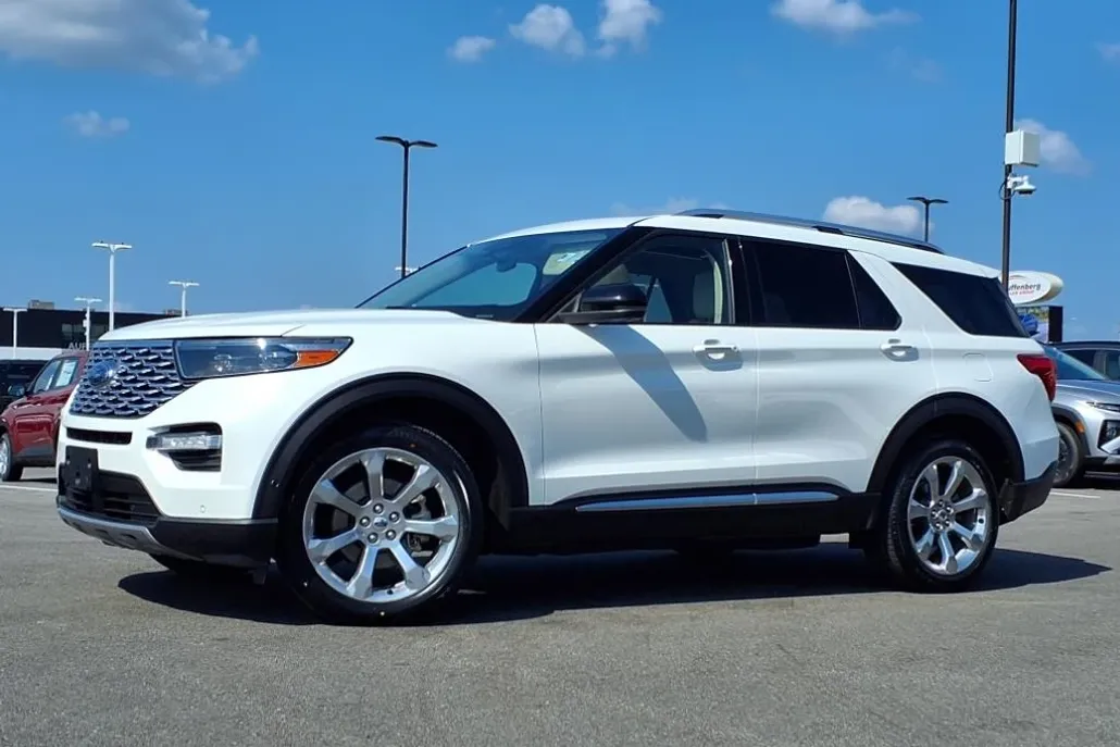 2020 Ford Explorer Platinum photo 1
