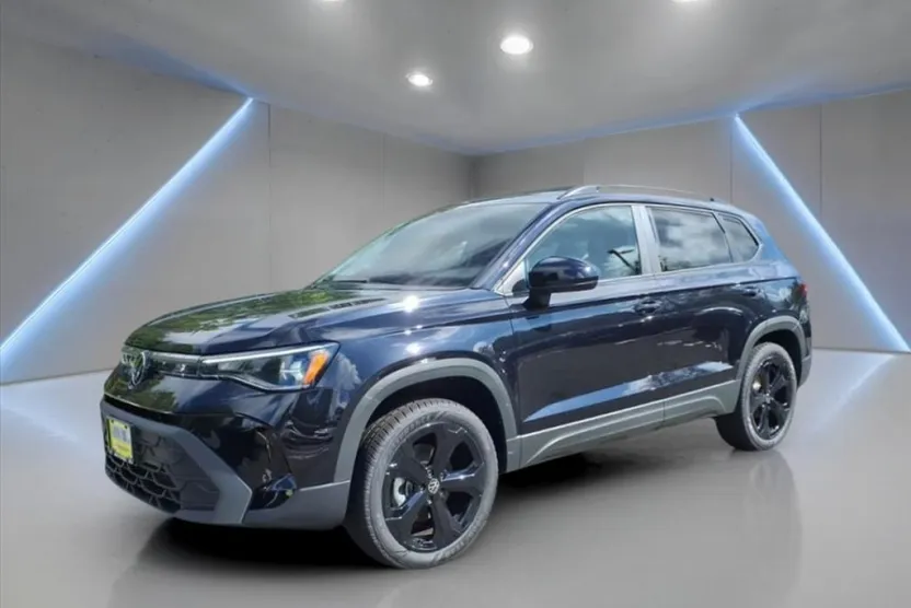 2025 Volkswagen Taos SE photo 1
