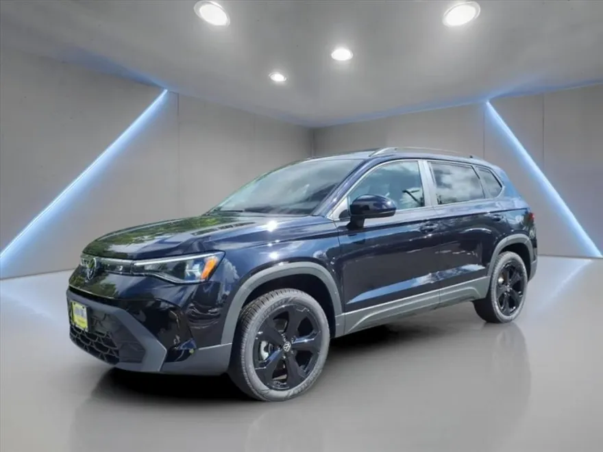 2025 Volkswagen Taos SE photo 1