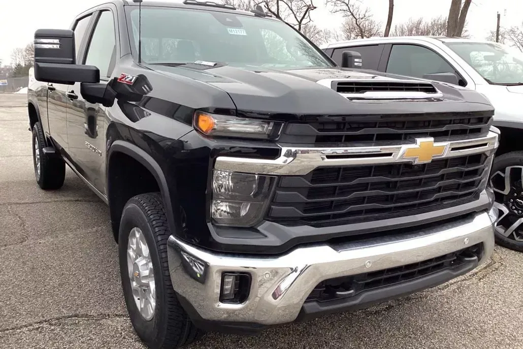 2025 Chevrolet Silverado 2500HD LT photo 1
