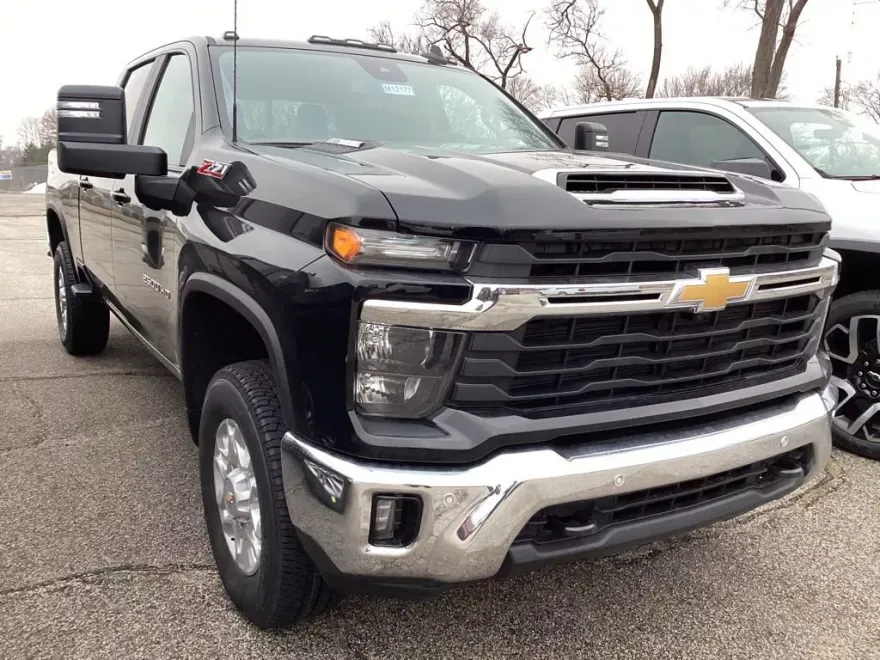 2025 Chevrolet Silverado 2500HD LT photo 1