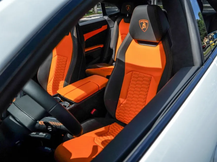 2022 Lamborghini Urus photo 9