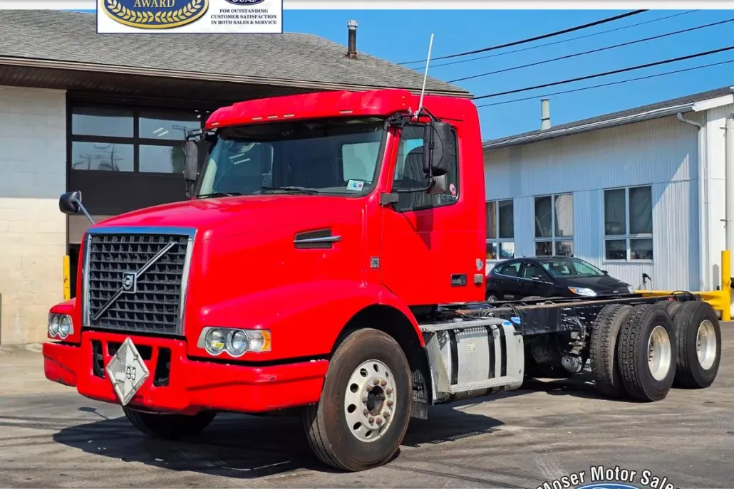 2017 Volvo Truck VHD photo 1