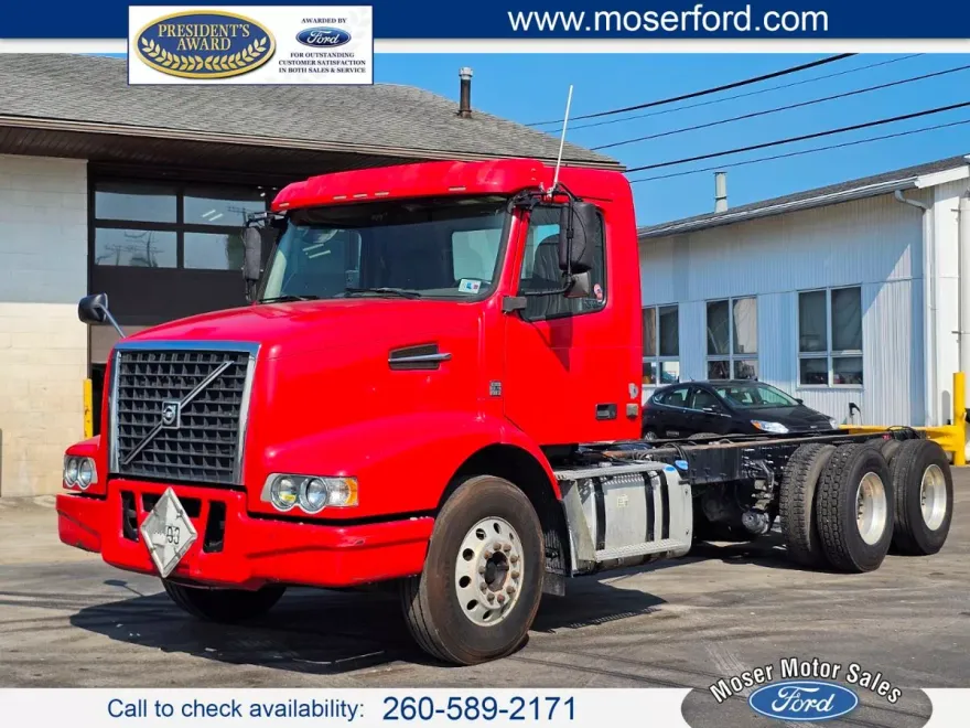 2017 Volvo Truck VHD photo 1