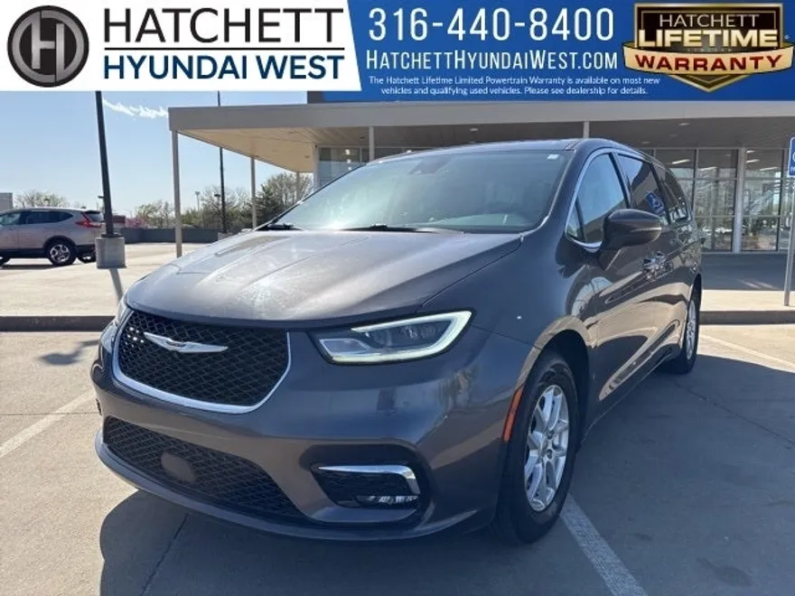 2023 Chrysler Pacifica Touring L photo 1