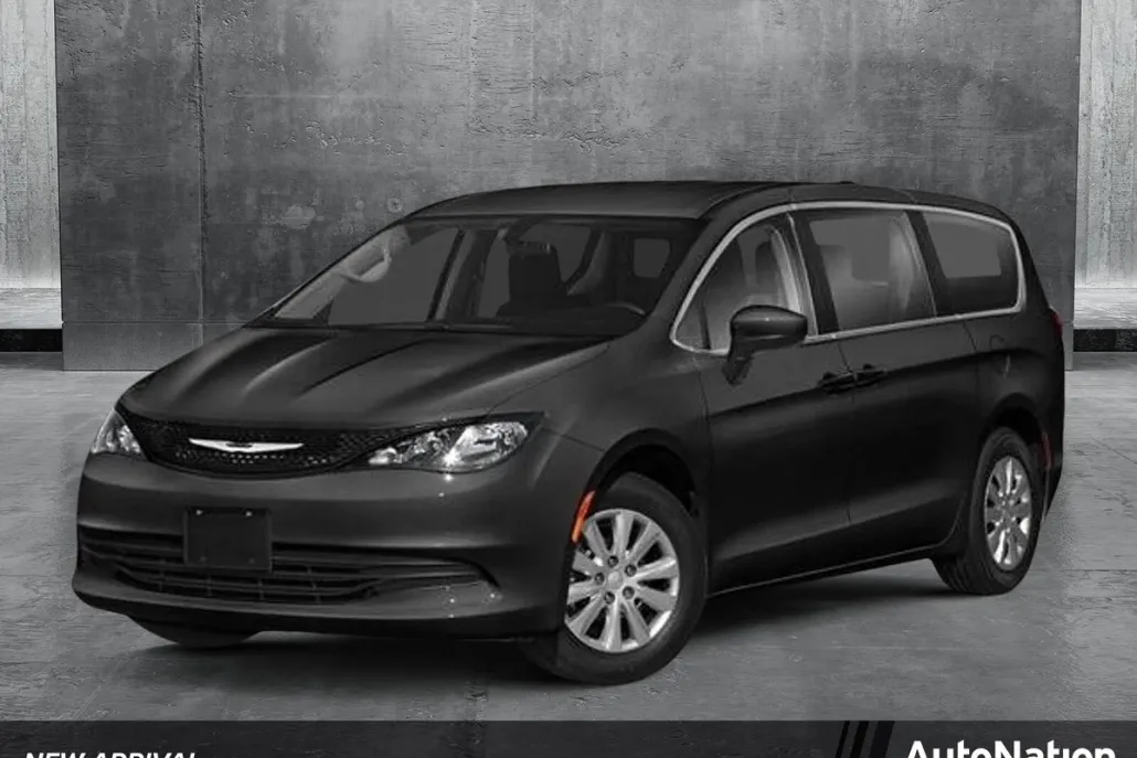 2021 Chrysler Voyager LXi photo 1