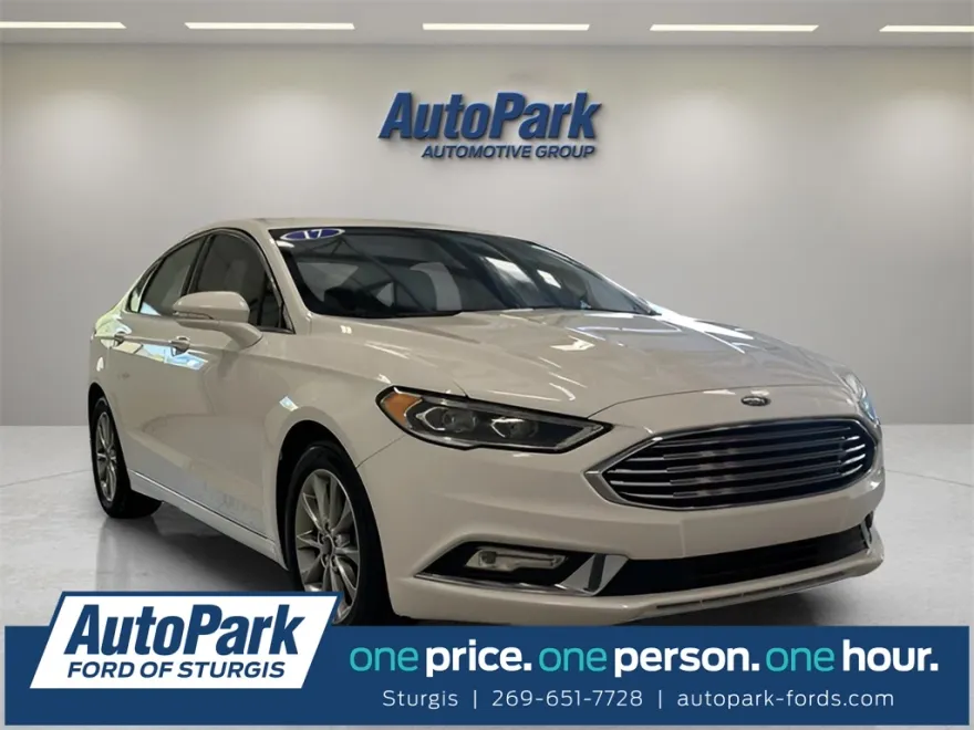 2017 Ford Fusion SE photo 1