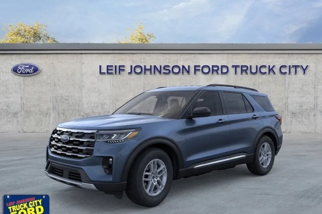 2025 Ford Explorer photo 1