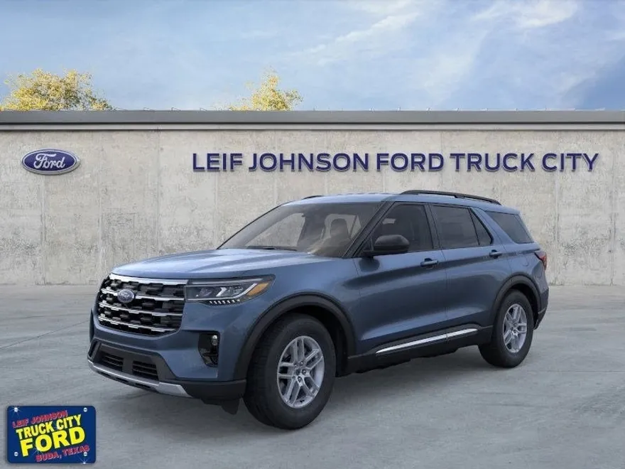 2025 Ford Explorer photo 1