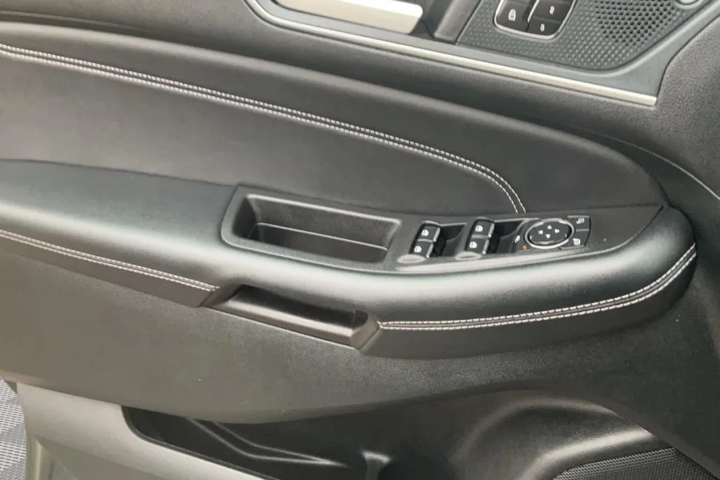 2024 Ford Edge Titanium photo 1