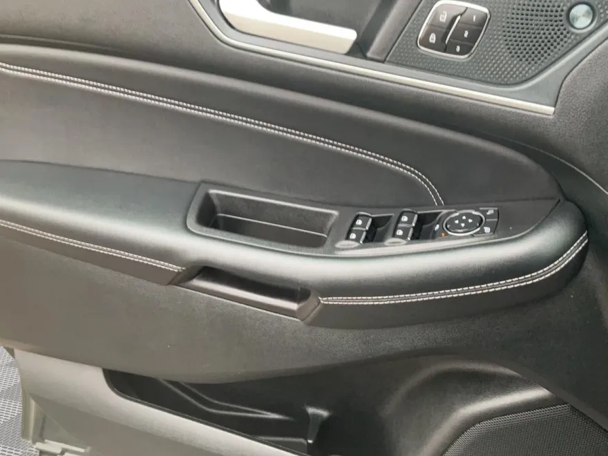 2024 Ford Edge Titanium photo 1