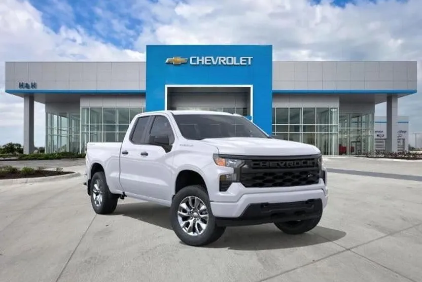2025 Chevrolet Silverado 1500 Custom photo 1