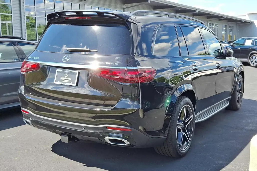 2025 Mercedes Benz GLS 450 4MATIC photo 1
