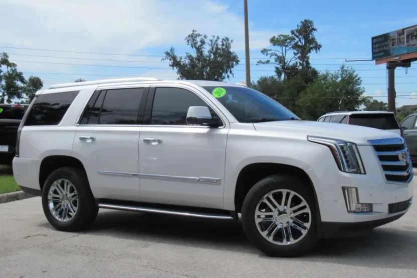 2018 Cadillac Escalade Base photo 1