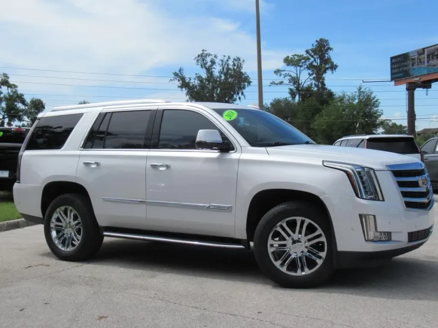 2018 Cadillac Escalade Base photo 1