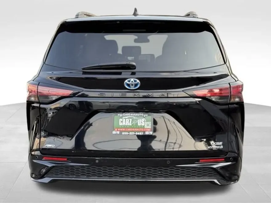 2022 Toyota Sienna XSE photo 6
