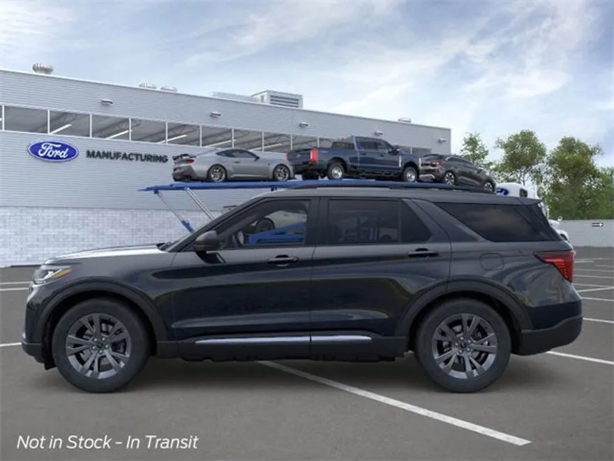 2025 Ford Explorer photo 1